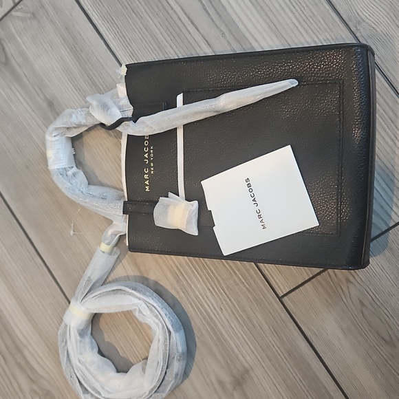 NWT. Marc Jacobs black Micro Leather Tote - Picture 3 of 6